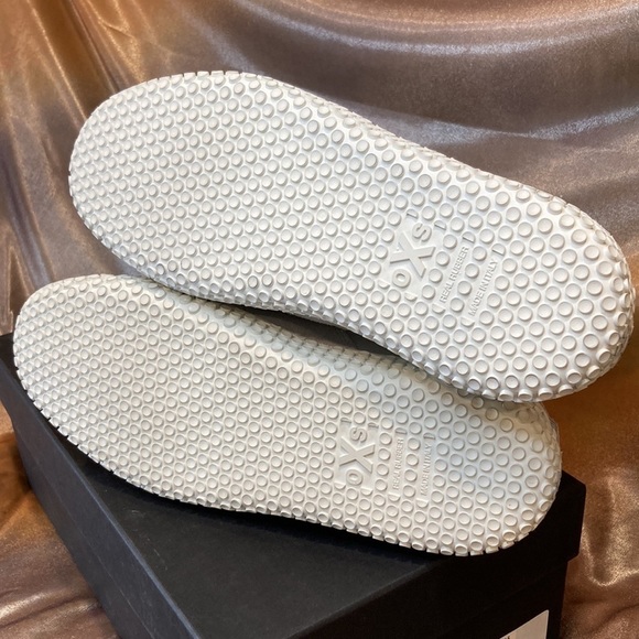 Oxs Woobie casual zip front casual sneaker sheepskin leather white 6.5 NEW! - Picture 5 of 5